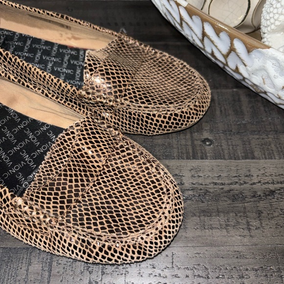 Vionic 'Chill Larrun' loafers in bronze snake-embossed leather SZ 9.5 - Picture 9 of 9